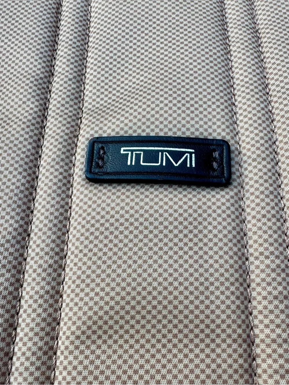 Tumi ✨ Beige Quilted Sleeve ✨Tablet Laptop Alpha Series ✨ 10x13